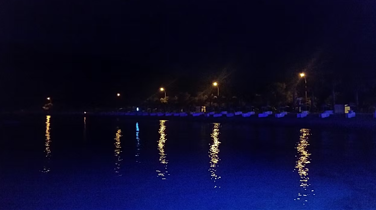 Tisan'da gece sahil aydınlatması